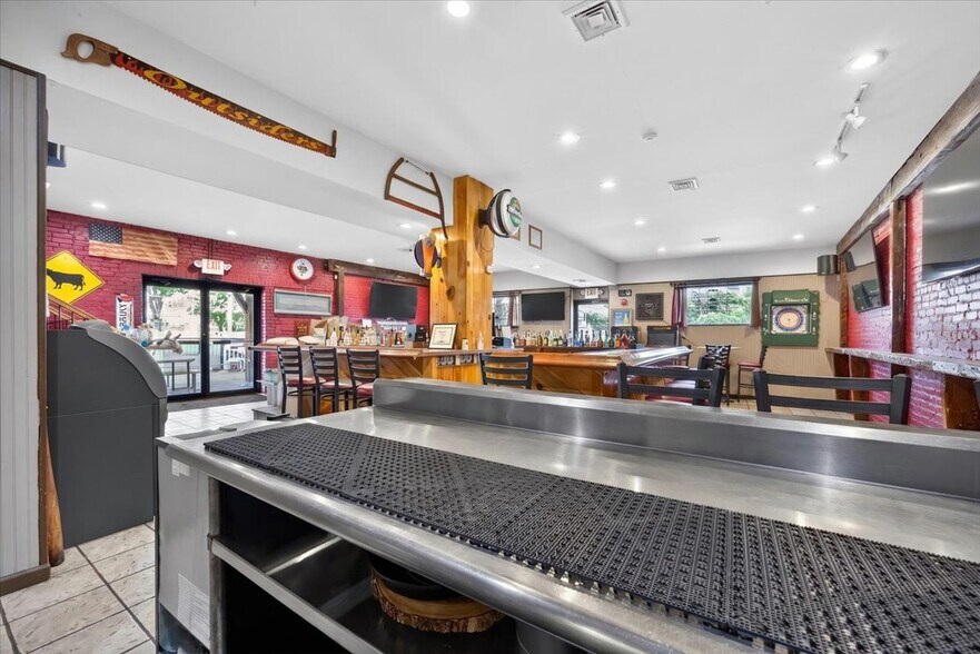 More Photos Of 650-654 S Main St, Wilkes-Barre Bar For Sale