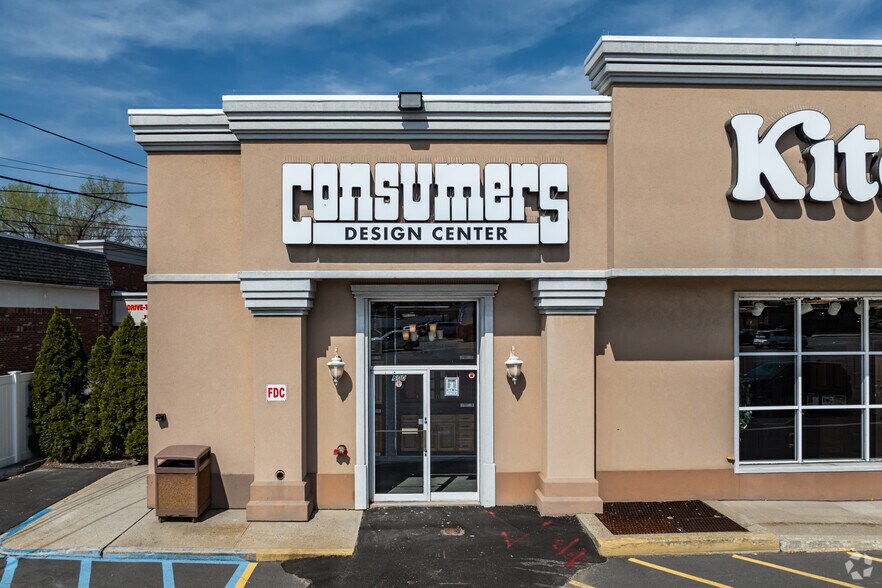 More Photos Of 600 Franklin Ave, Franklin Square General Retail For Sale