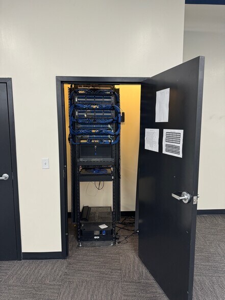 More Photos Of 517 W 100 N, Providence Loft Creative Space For Sale