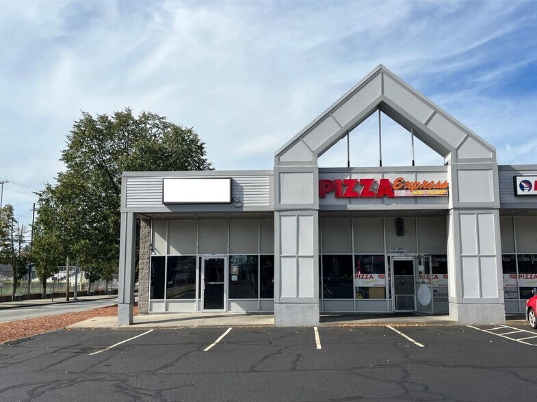 More Photos Of 245 Maple St, Manchester Freestanding For Lease