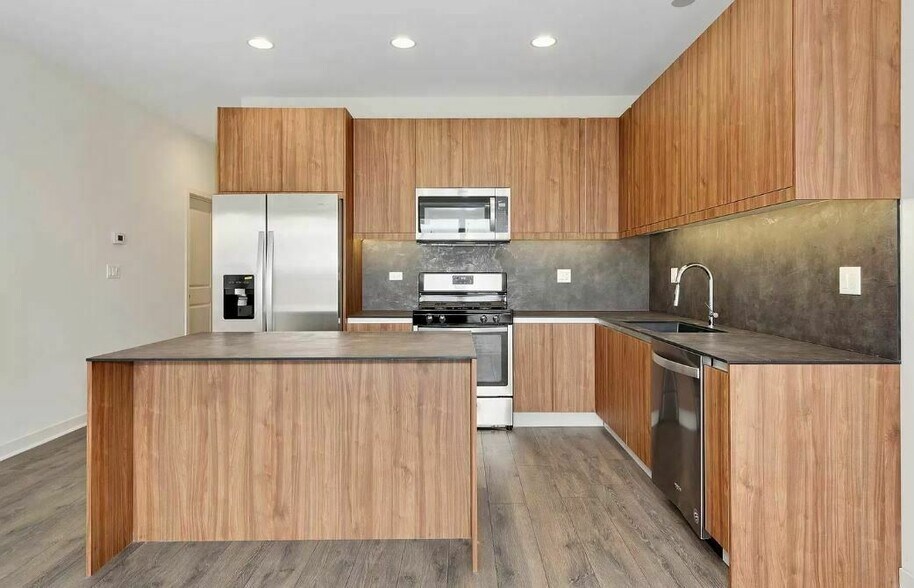 More Photos Of 2824 W Van Buren St, Chicago Apartments For Sale