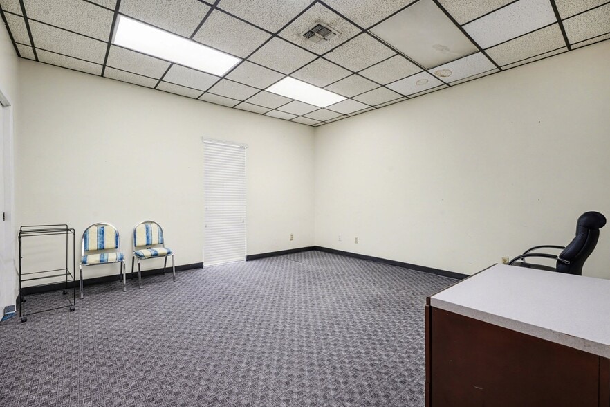 More Photos Of 2405 S Grand Blvd, Pearland Office For Sale