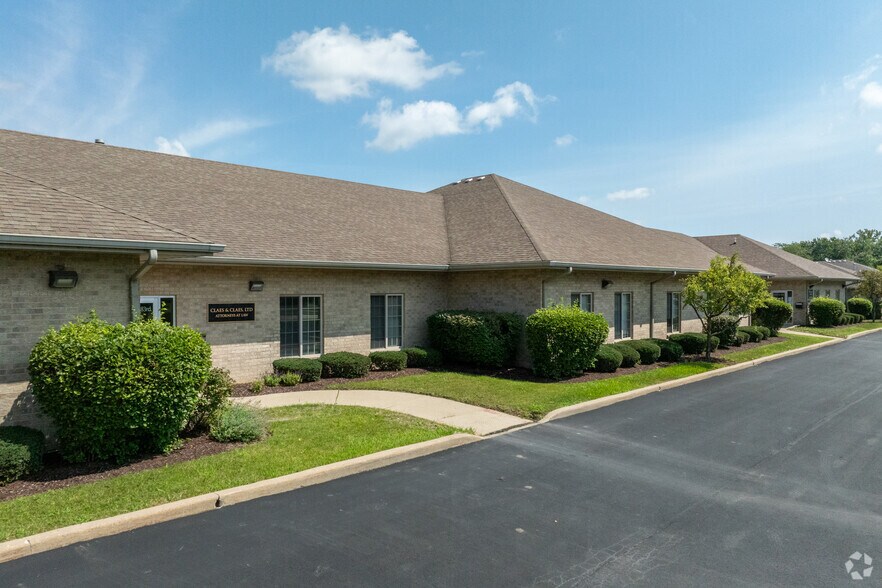 More Photos Of 2620-2628 W 83rd St, Darien Office For Lease