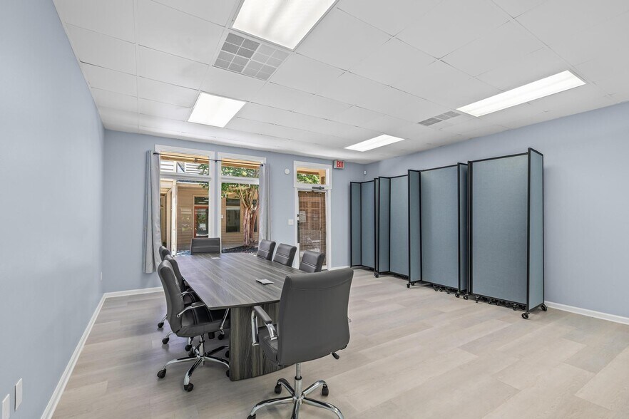 More Photos Of 913 Gulf Breeze Pky, Gulf Breeze General Retail For Sale