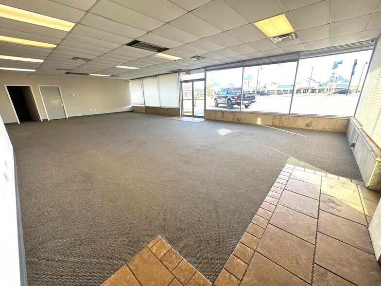 More Photos Of 5107 N Macarthur Blvd, Oklahoma City Freestanding For Lease