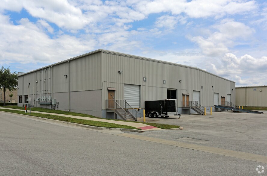 More Photos Of 1966 W New Hampshire St, Orlando Warehouse For Lease