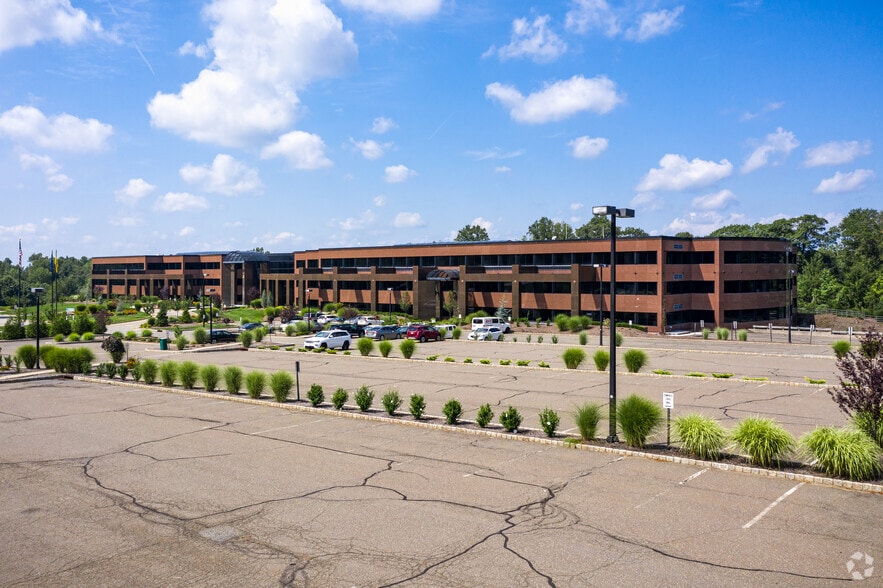 More Photos Of 300 Tice Blvd, Woodcliff Lake Office For Lease