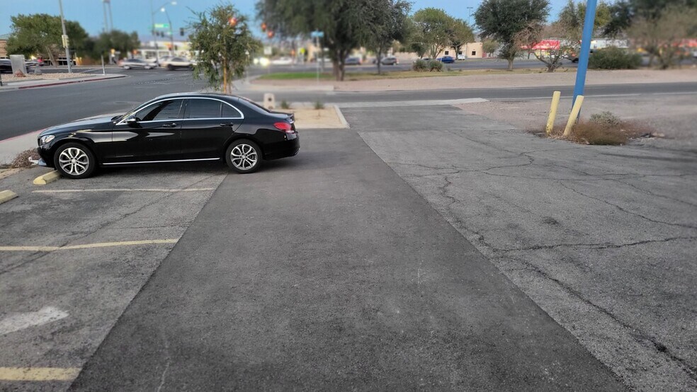 More Photos Of 303 Kansas Ave, Henderson Service For Lease