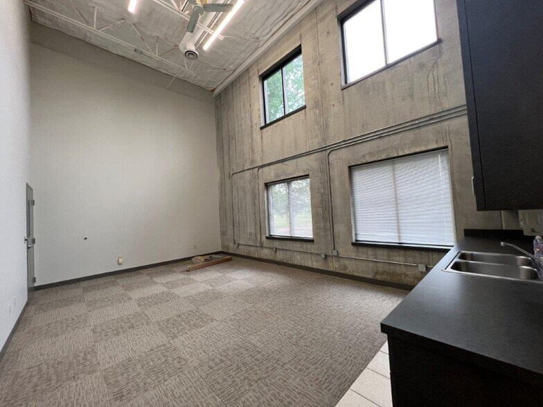 More Photos Of 21025 Heron Way, Lakeville Warehouse For Lease