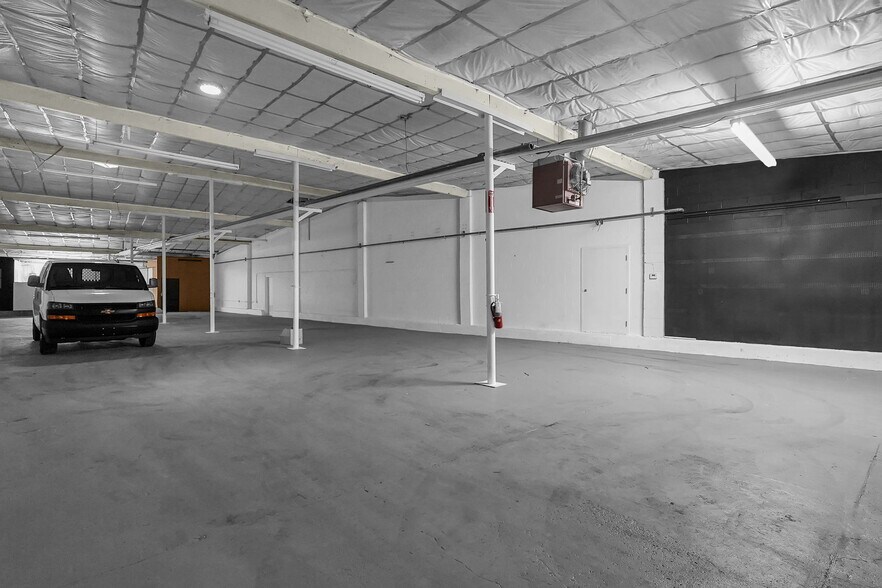 More Photos Of 1150-1180 Corrugated Way, Columbus Warehouse For Lease