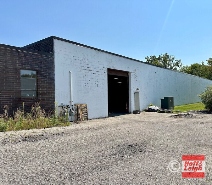 More Photos Of 595 Golden Oak Pky, Oakwood Village Industrial For Sale
