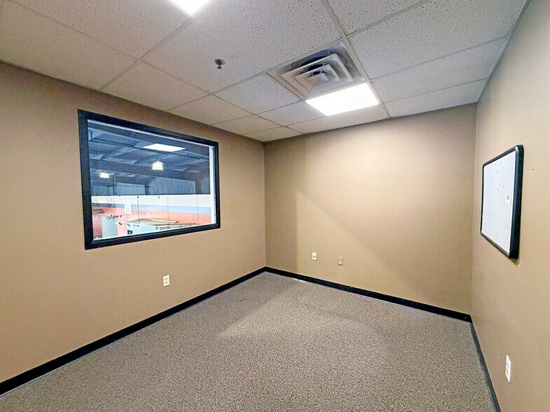 More Photos Of 205 N 44th St, Mount Vernon Showroom For Lease
