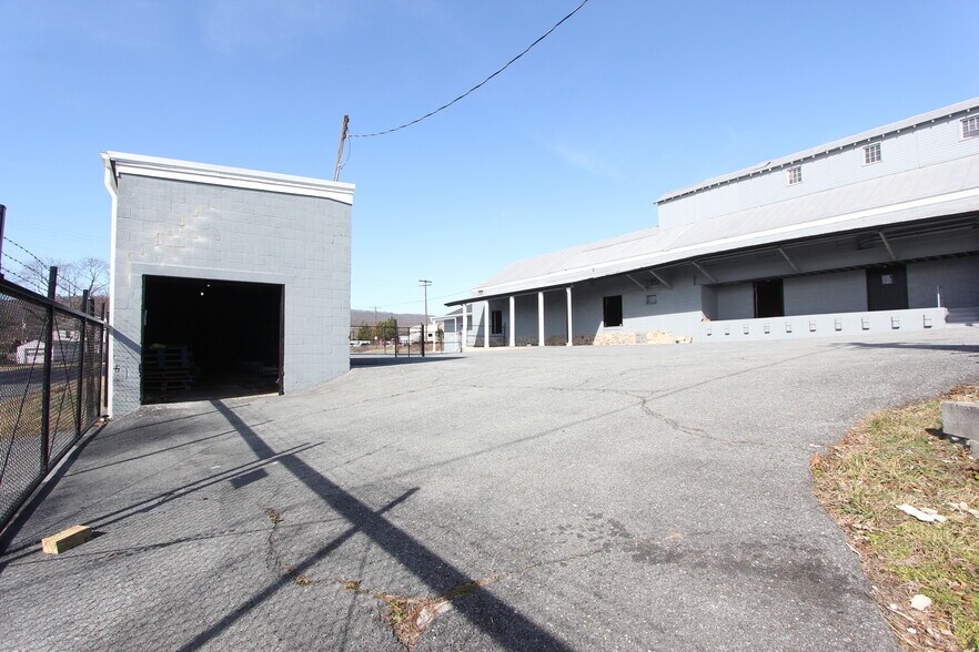 More Photos Of 36 Walnut St, Thurmont Warehouse For Lease