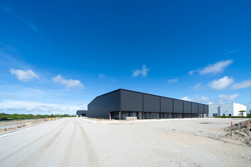 More Photos Of 8411-8419 Duffie Dr, Punta Gorda Industrial For Sale