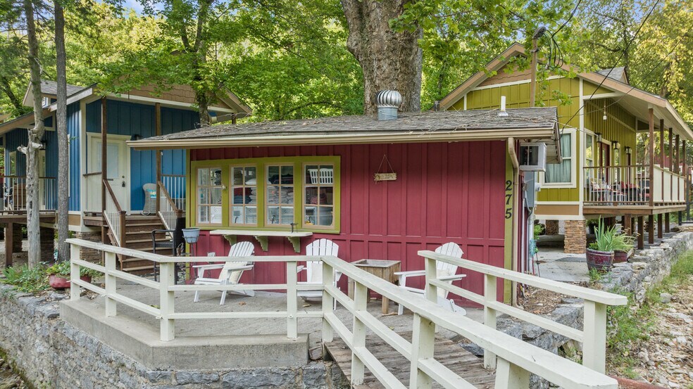 More Photos Of 275 N Main St, Eureka Springs Hotel For Sale