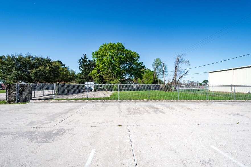 More Photos Of 24707 W Hardy Rd, Spring Office For Sale