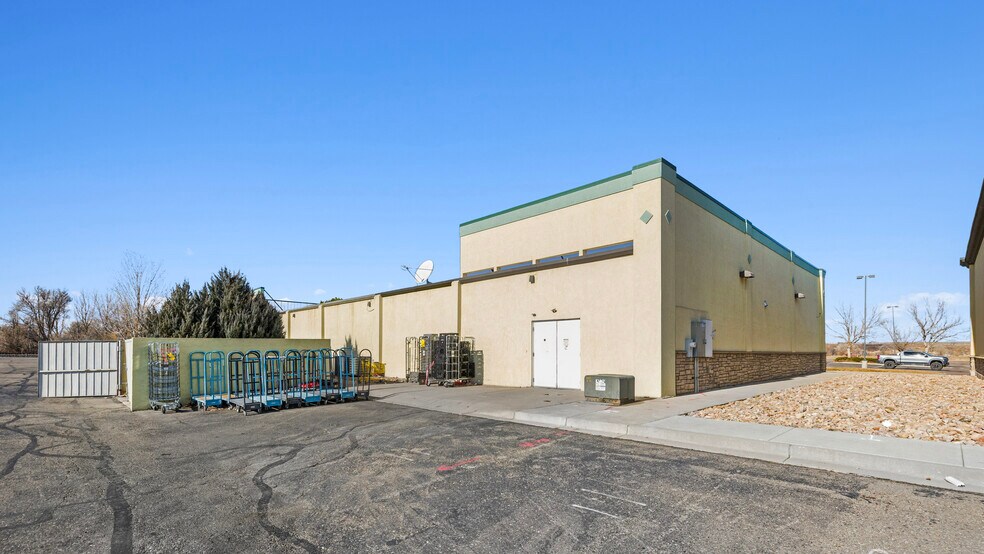 More Photos Of 1740 E Broad St, Milliken Freestanding For Sale