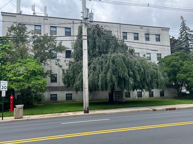 More Photos Of 211 Essex St, Hackensack Medical For Lease