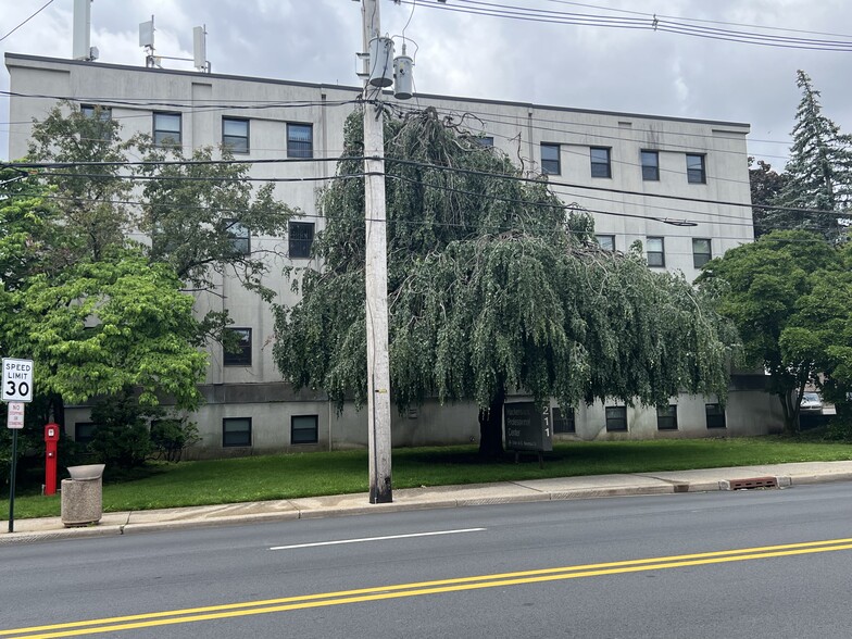 More Photos Of 211 Essex St, Hackensack Medical For Lease