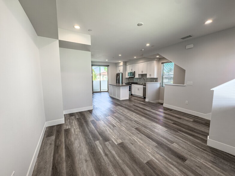 More Photos Of 1420 Pacific Beach Dr, San Diego Apartments For Sale