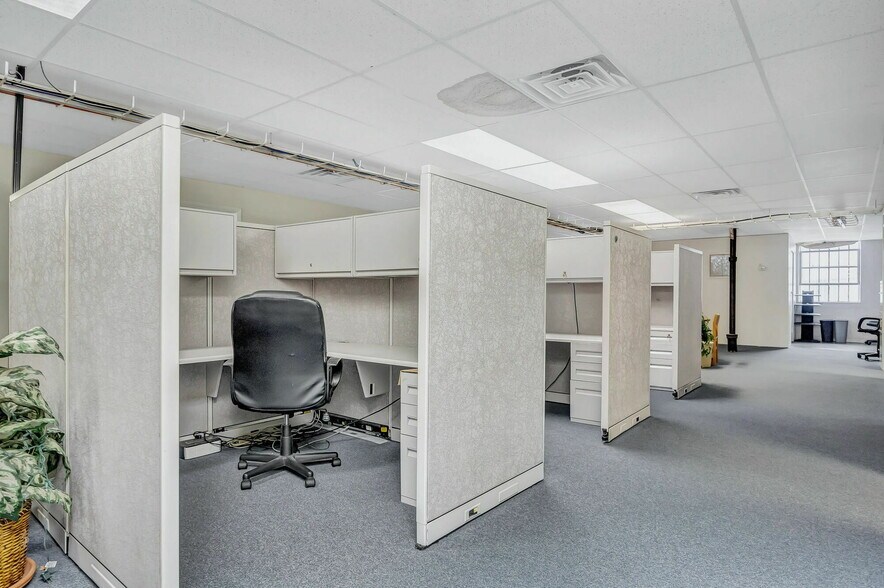 More Photos Of 902 E New Haven Ave, Melbourne Coworking Space