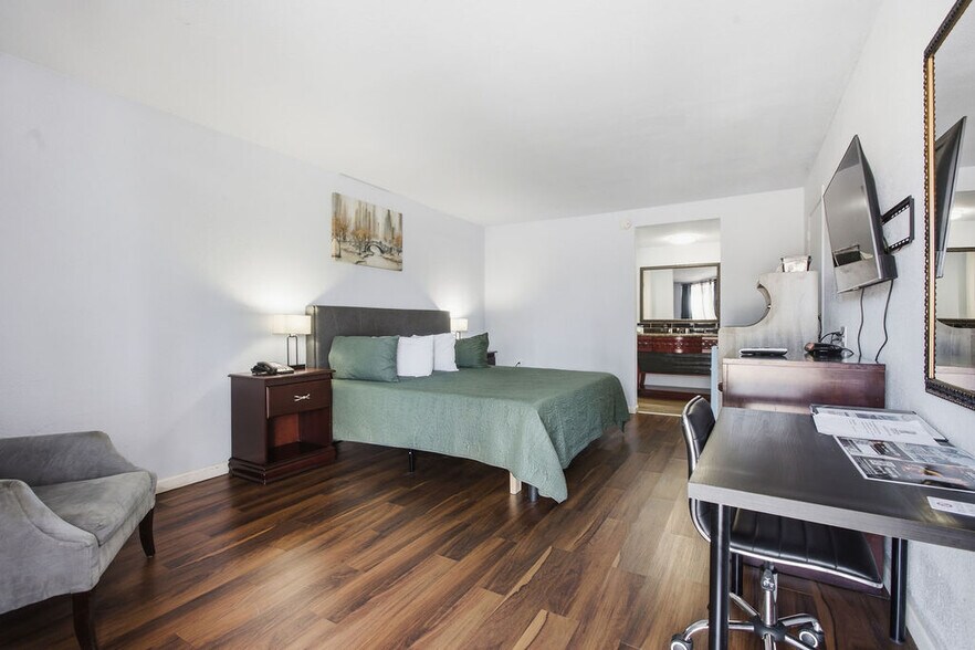 More Photos Of 1175 N Watson Rd, Arlington Hotel For Sale