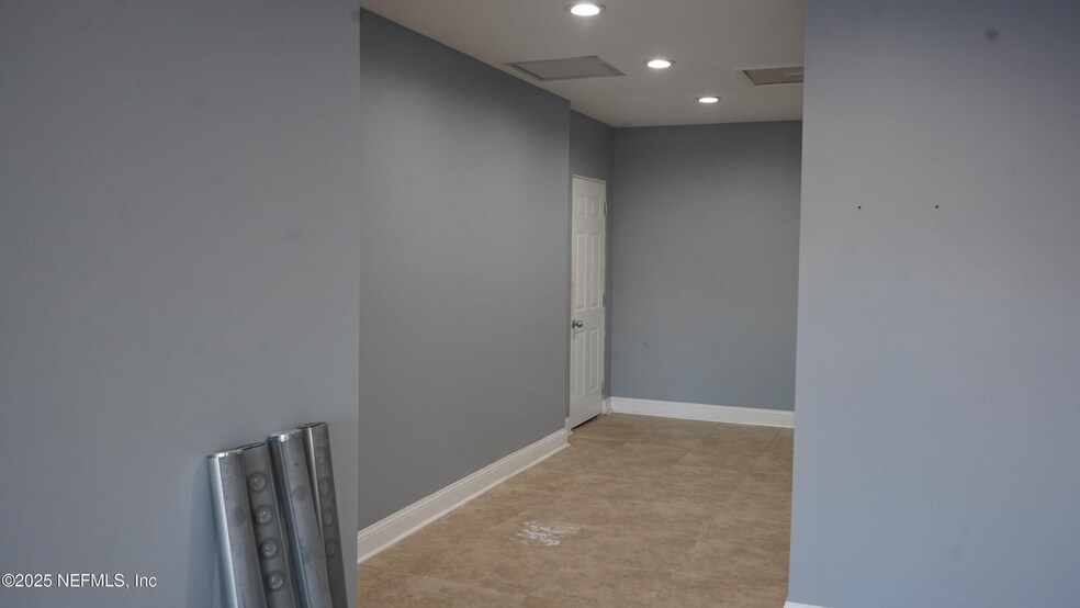 More Photos Of 3366 Philips Hwy, Jacksonville General Retail For Lease