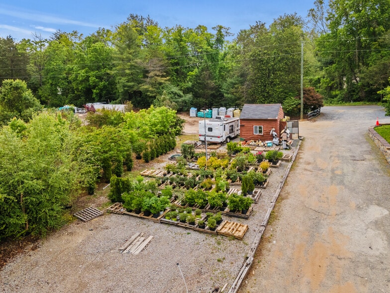 More Photos Of 11501 Popes Head Rd, Fairfax Garden Center For Sale