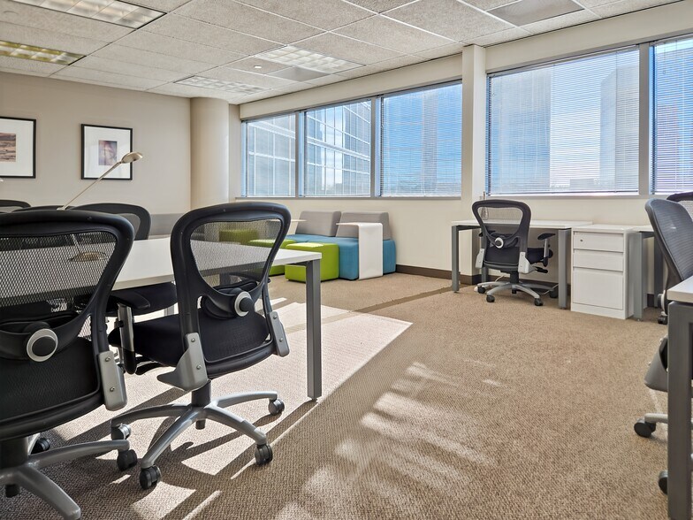 More Photos Of 1415 W 22nd St, Oak Brook Coworking Space