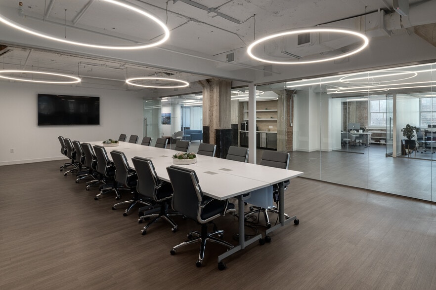 More Photos Of 900 Jackson St, Dallas Office For Lease