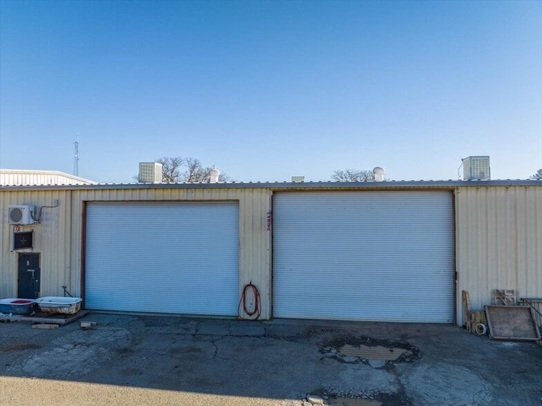 More Photos Of 4311 Caterpillar Rd, Redding Manufacturing For Sale
