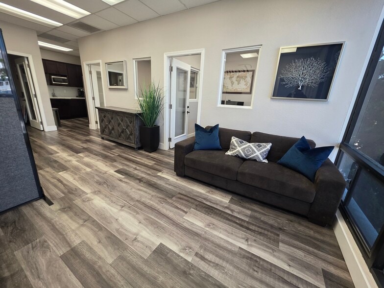 More Photos Of 5959 Mission Gorge Rd, San Diego Office For Sale