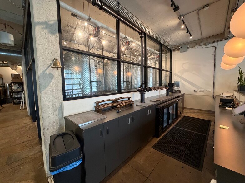 More Photos Of 700 E Broadway, Long Beach Restaurant For Sale