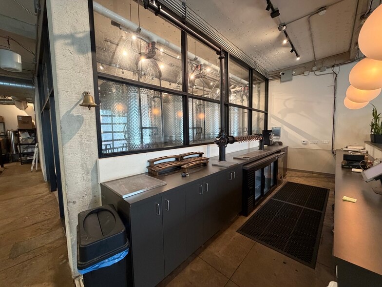 More Photos Of 700 E Broadway, Long Beach Restaurant For Sale