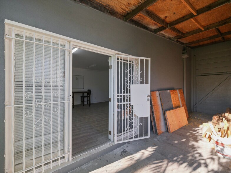 More Photos Of 2215 Randolph St, Huntington Park Manufacturing For Sale