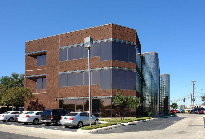 More Photos Of 100 Sandau Rd, San Antonio Office For Lease