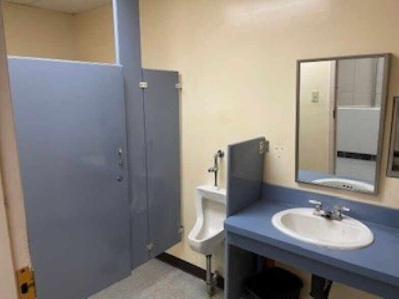 More Photos Of 126 S 4th St, Dekalb Office For Lease