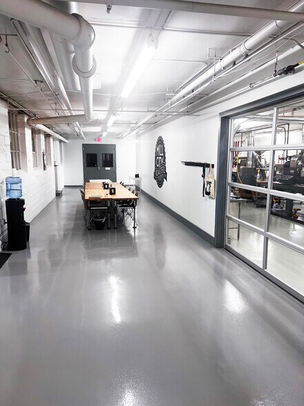 More Photos Of 1050 SE 33rd Ave, Minneapolis Warehouse For Lease