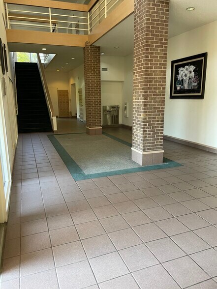 More Photos Of 101 E Randol Mill Rd, Arlington Office For Lease