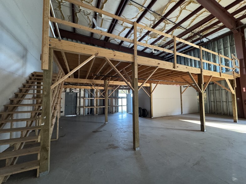 More Photos Of 10624 Metromont Pky, Charlotte Showroom For Lease