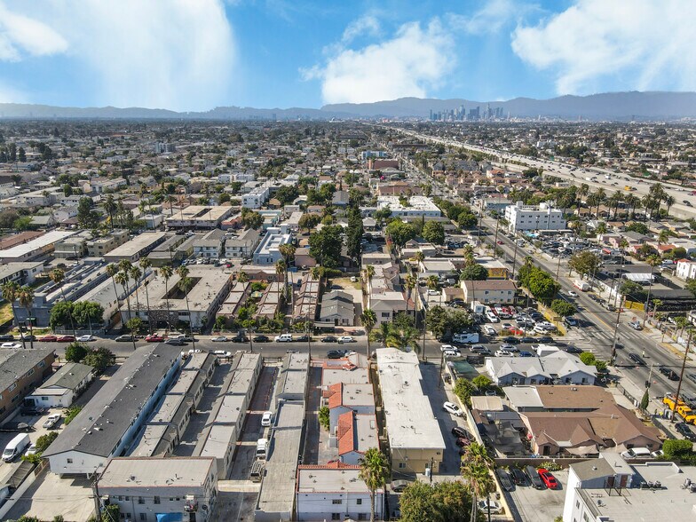 More Photos Of 520 W 82nd St, Los Angeles Apartments For Sale