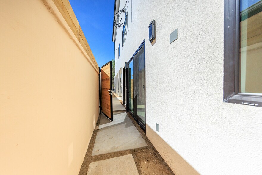 More Photos Of 1954-1958 Purdue Ave, Los Angeles Apartments For Sale