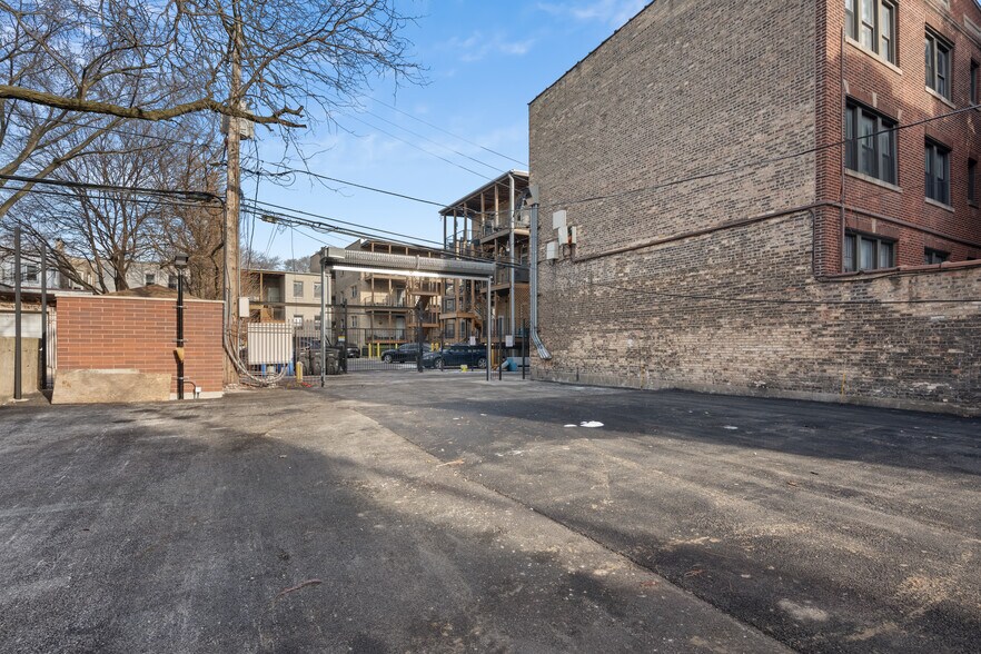 More Photos Of 1710 W Lunt Ave, Chicago Apartments For Sale