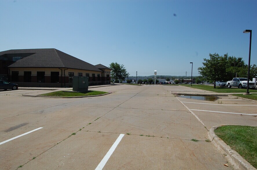 More Photos Of 640 Highway 1 W, Iowa City Office For Sale