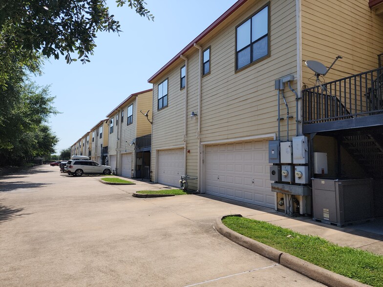 More Photos Of 12989 Bellaire Blvd, Houston Storefront For Sale