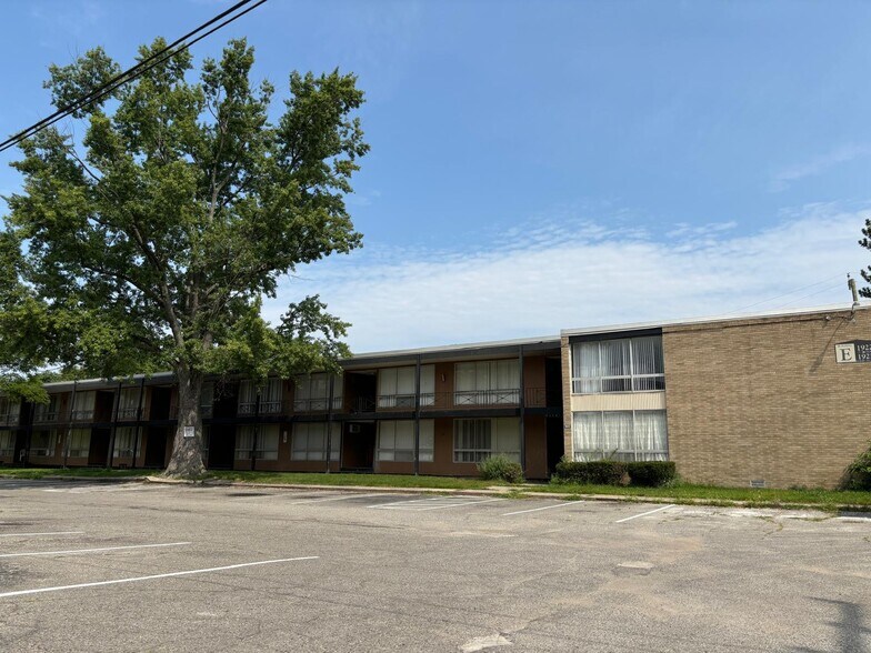 More Photos Of 23600-23650 W 7 Mile Rd, Detroit Apartments For Sale