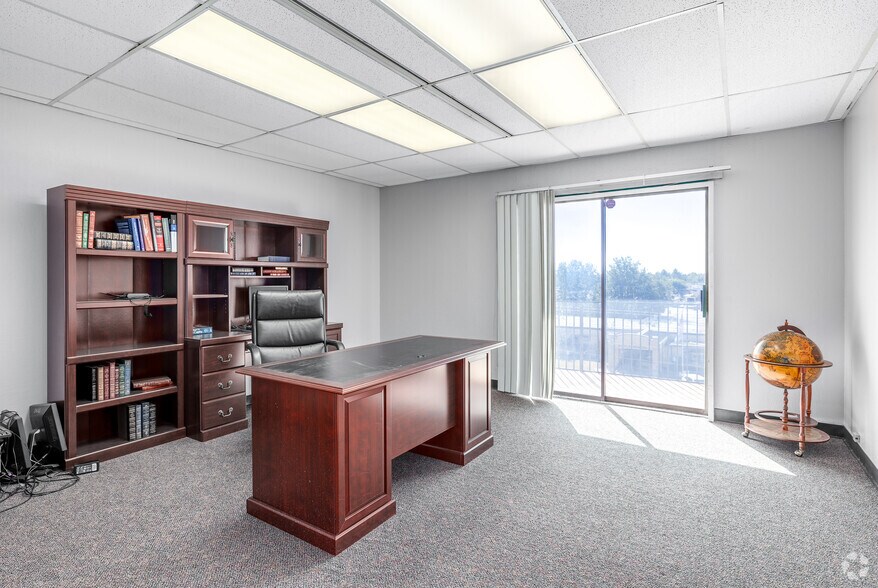 More Photos Of 2801 Parklawn Dr, Midwest City Medical For Lease
