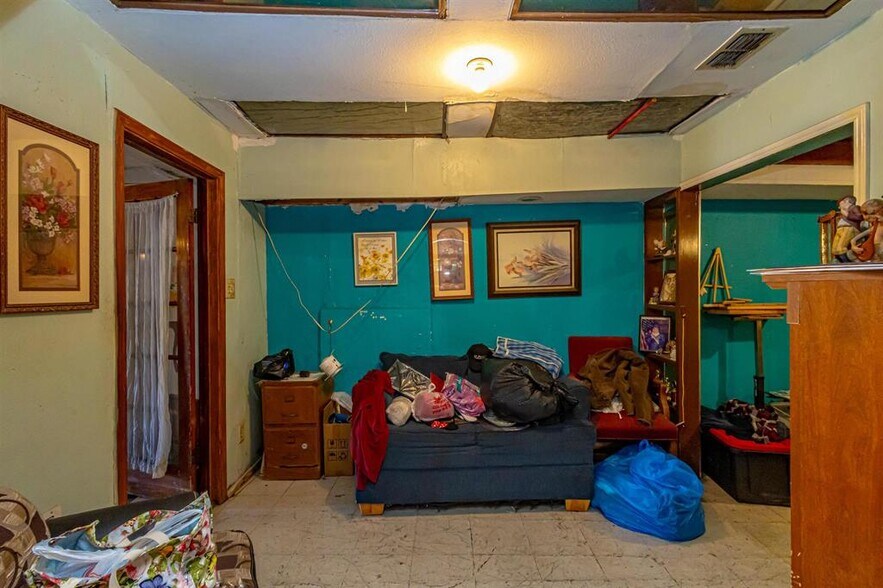 More Photos Of 1801 San Bernardo Ave, Laredo General Retail For Sale