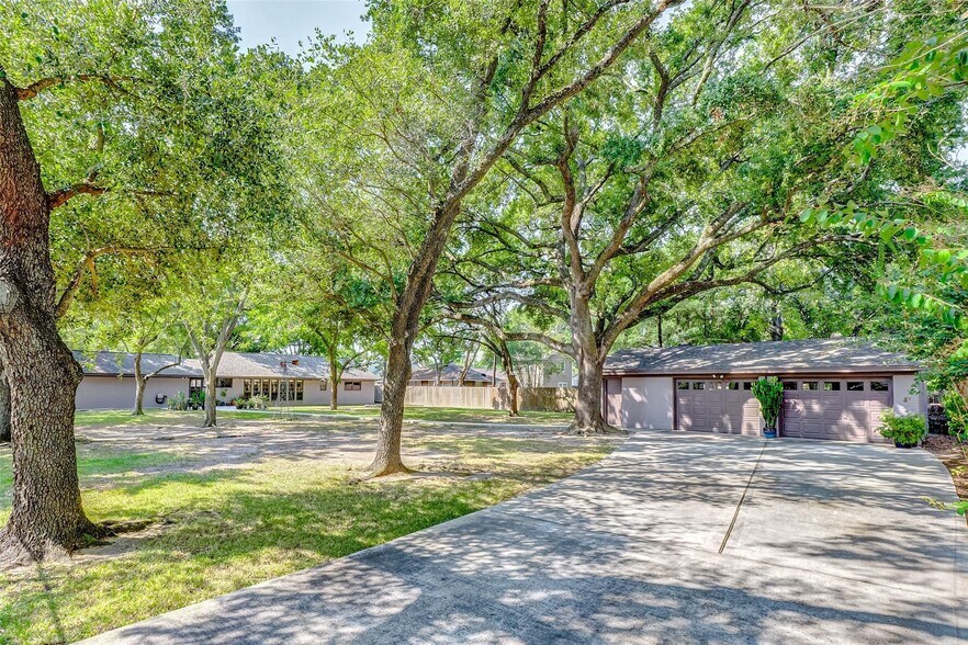 More Photos Of 9218 Hammerly Blvd, Houston Specialty For Lease