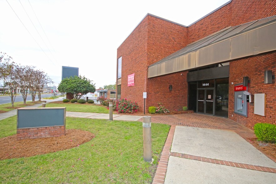 More Photos Of 1444 Watson Blvd, Warner Robins Office For Lease